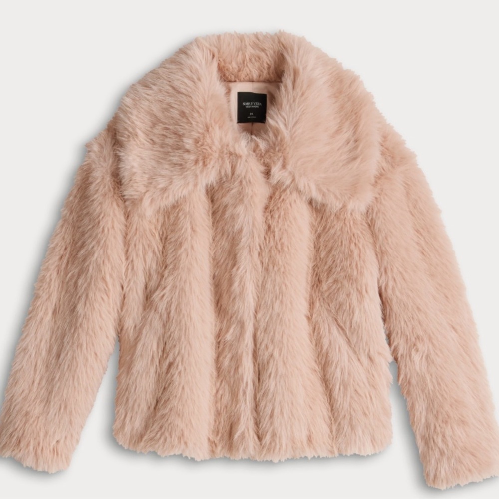Pale Pink Faux Fur Jacket with Large Collar and Cozy Texture